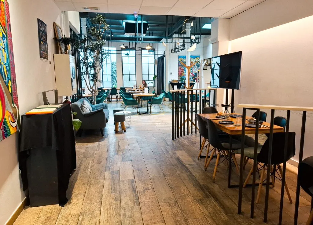 Roots & Rolls vegan restaurant in Barcelona