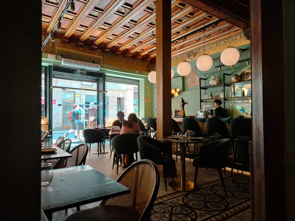 Velada Restaurant - interior view of the dining room