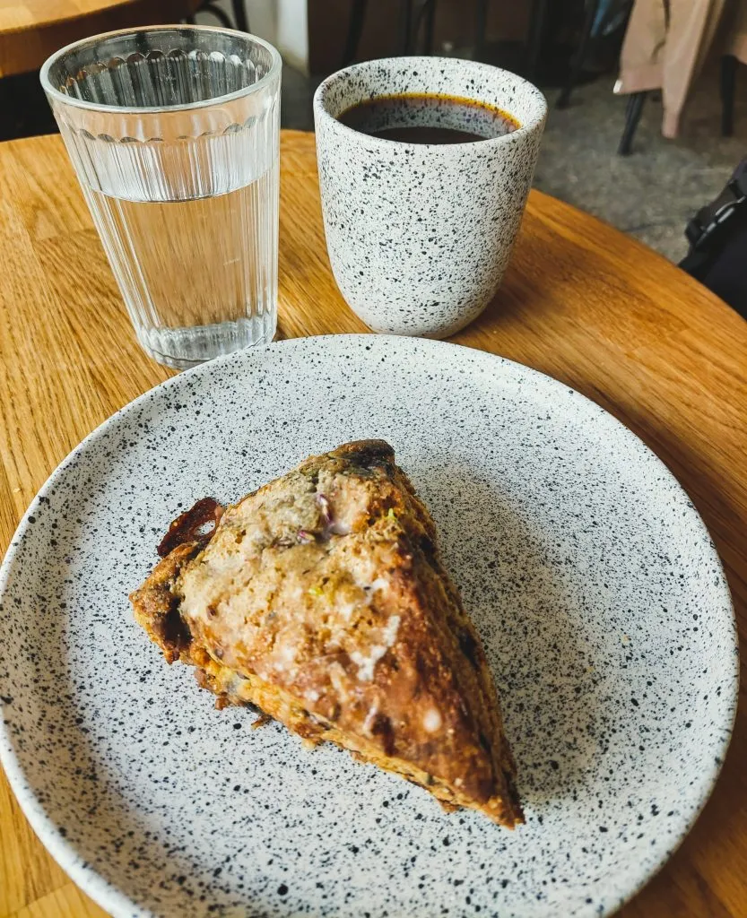 Vegan blueberry scone from Eter in Warsaw