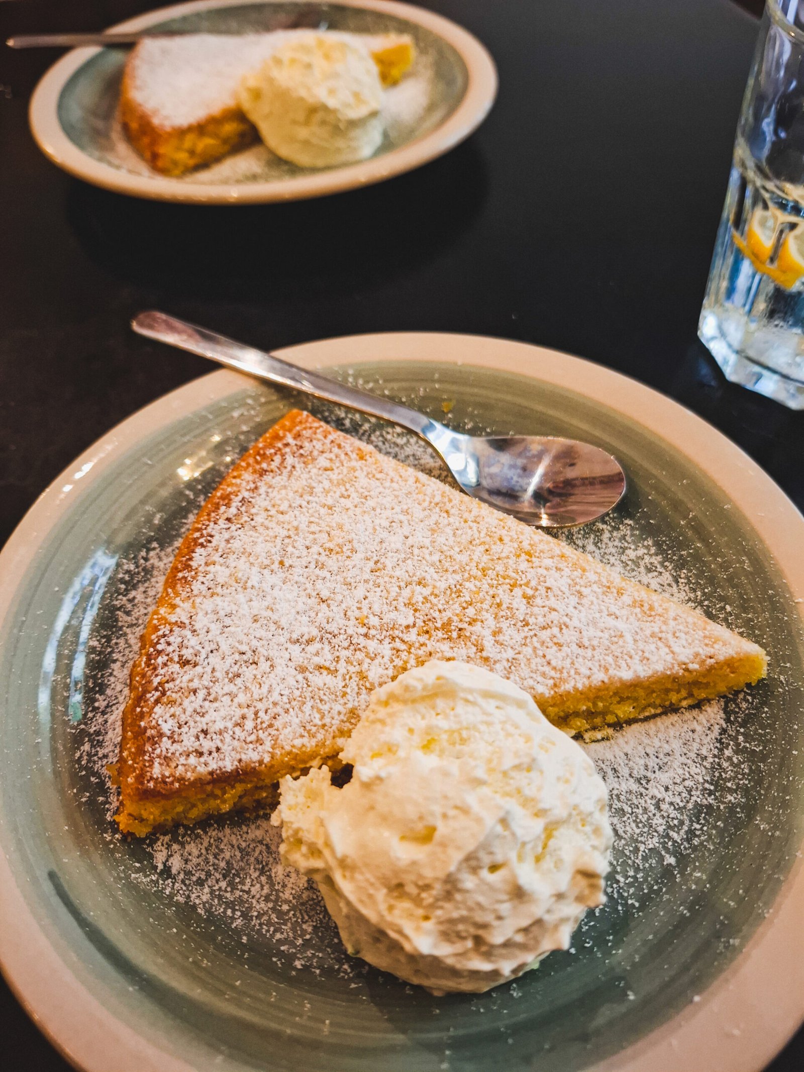La Perra Verde Vegan Tapas Restaurant in Barcelona - Santiago Tart