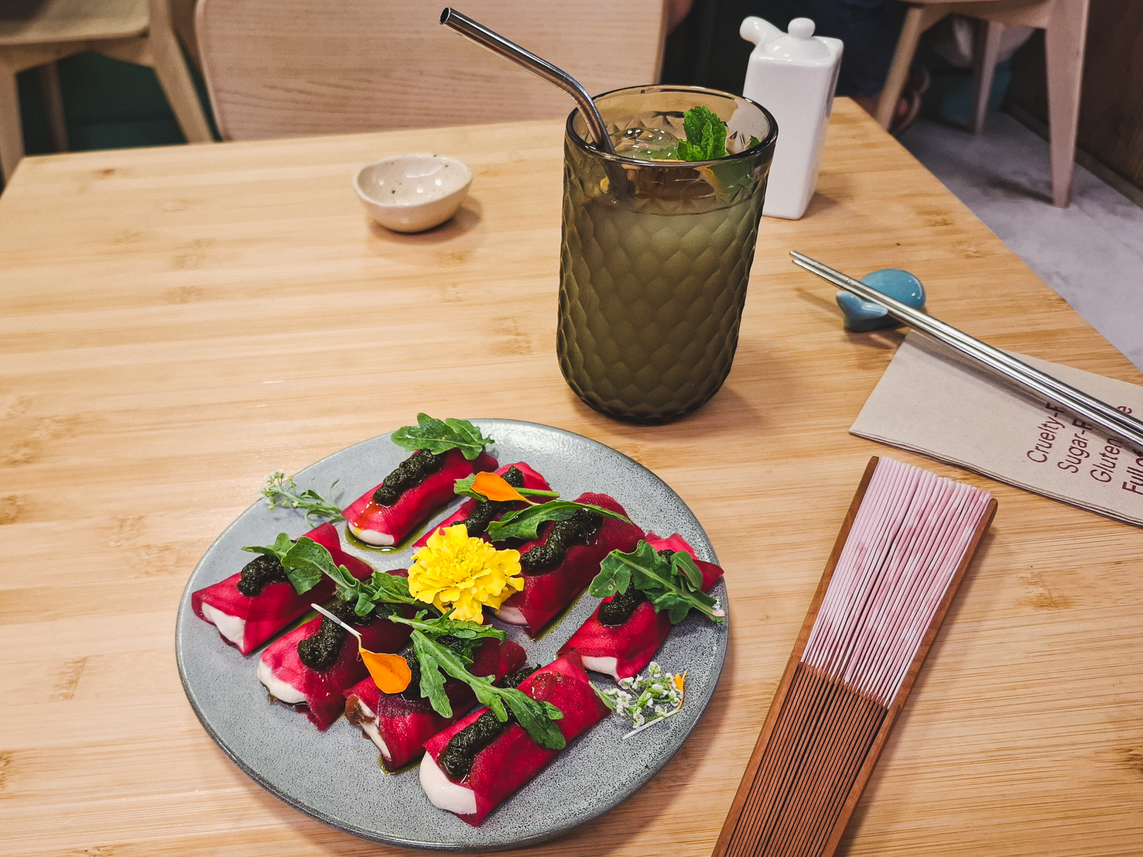 Veganashi Vegan Sushi Restaurant in Barcelona - Beetroot ravioli